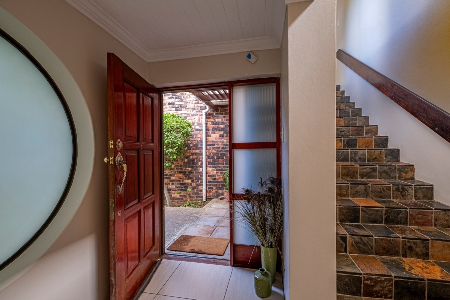 5 Bedroom Property for Sale in Summerstrand Eastern Cape